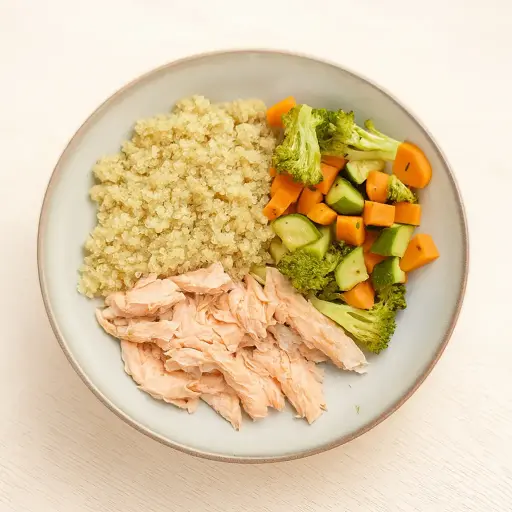 Bol con quinoa y salmón